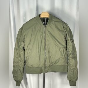 Evereve: Women’s Olive Green Bomber Jacket w/side pocket & silver zip accent
